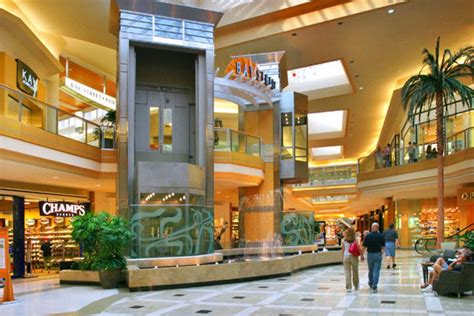 stores at international plaza